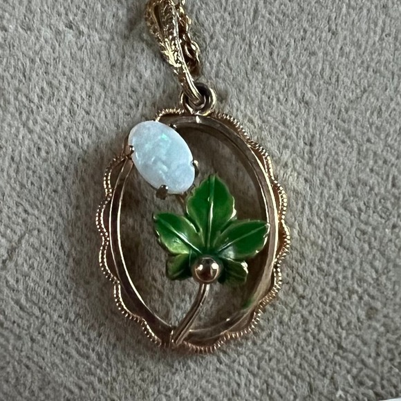 Vintage Krementz 70s 14 KT Gold Overlay Genuine Opal Green Leaf Pendent Necklace - Picture 3 of 12